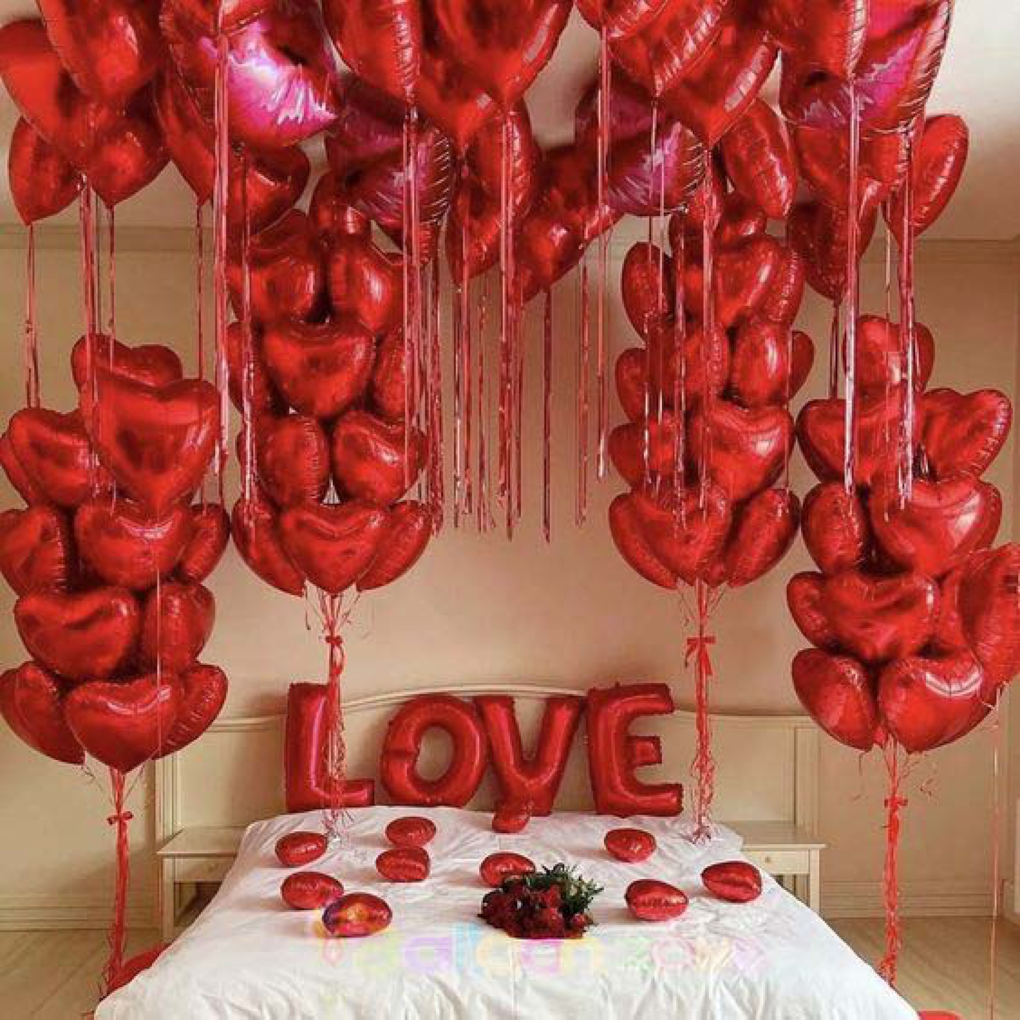 Red Heart foil balloons arrangement